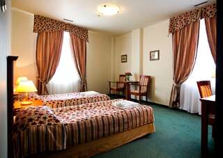 Отель Hotel Młyn & SPA Влоцлавек Номер Твин/двухместный номер + дополнительная кровать-3